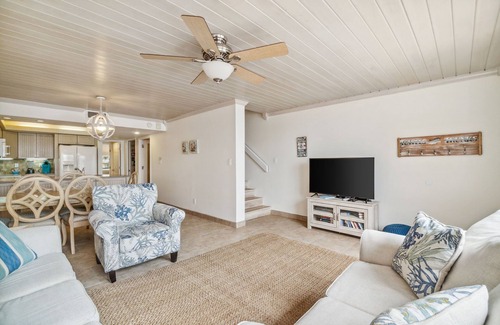 Sunnyside House | SHORES 111 GULF & BEACH VIEWS! FAMILY FRIENDLY! UPGRADED LIVING SPACE!