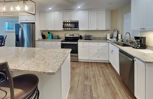 Daytona Beach Shores Condo | Shores Club 703 | Pet-Friendly Oceanfront Condo with Balcony, Beach + Pool Acces