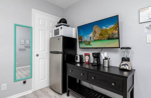 Wilton Manors Apartment | Short Walk to Wilton Drive Apt5