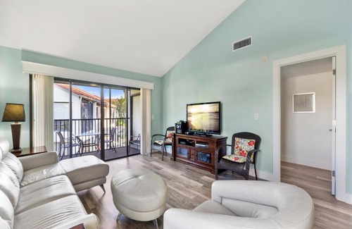 Siesta Key Apartment | Siesta Dunes Beach 201, Completely Renovated, 2 Bedrooms, Sleeps 6, Spa, Large Heated Pool, WiFi