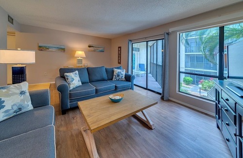 Siesta Key Condo | Siesta Key Beach Duplex - 2 Bedroom, 3 Beds, 3 Bathroom w/Heated Pool.