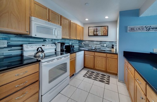 Siesta Key Condo | Siesta Key Beach Duplex - 2 Bedroom, 3 Beds, 3 Bathroom w/Heated Pool.