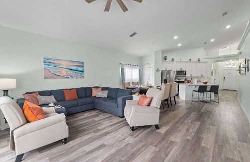Four Corners House | Single-Level Home w Heated Pool & 9MI to Disney