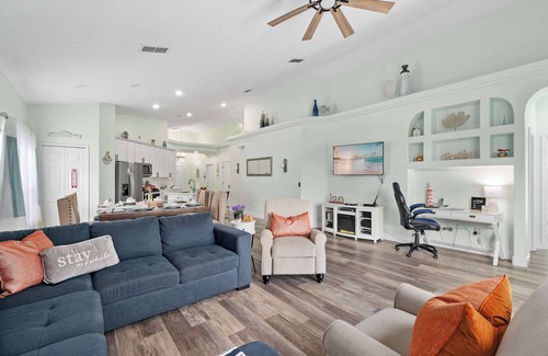 Four Corners House | Single-Level Home w Heated Pool & 9MI to Disney