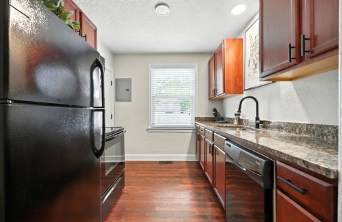 San Marco Apartment | Sleek 2 BR Condo - 2 block from San Marco