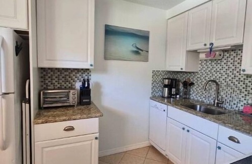 Cape Caneveral Beach Gardens Condo | Slice of Paradise, 1 bedroom, walk to the beach!