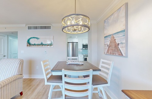 Marco Island Condo | Snowbird-friendly Gulf-front condo with pool, hot tub, fitness room, & AC