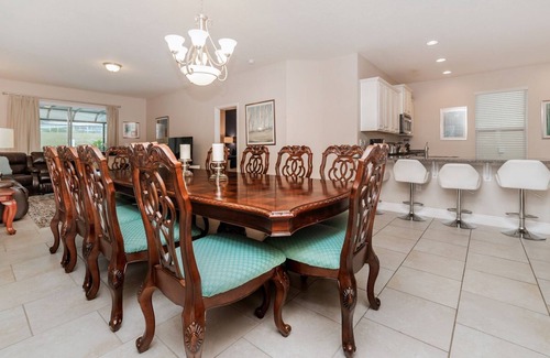 Loughman House | Solterra Resort 5 Bedroom Pool Home Pet Friendly