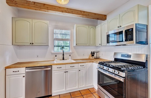 Parker Ridge House | SoSo Orchid House - Historic Tropical Retreat