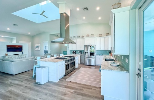 North Captiva House | South Side Tortuga Sunset Pool, Cart & Starlink – Limited-Time Year-End Savings!