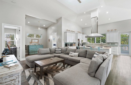 North Captiva House | South Side Tortuga Sunset Pool, Cart & Starlink – Limited-Time Year-End Savings!