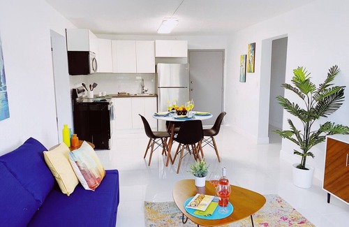 Coconut Grove Apartment | Spacious 1-Bedroom w/Parking in Coconut Grove