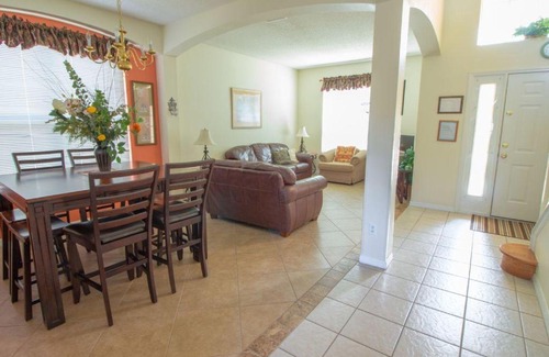 Seasons Apartment | Spacious 7 Bed Home in Kissimmee