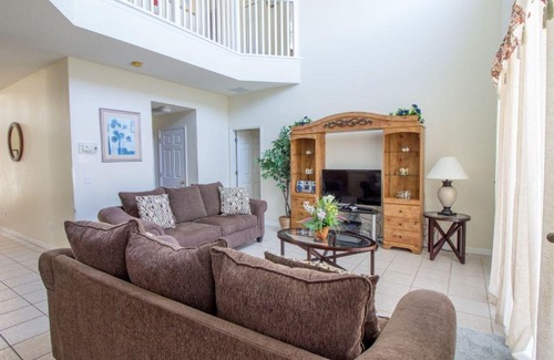 Seasons Apartment | Spacious 7 Bed Home in Kissimmee