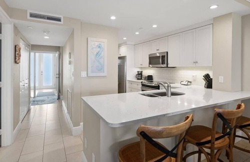 Marco Island Condo | Spacious and Stunning Beachfront Condo