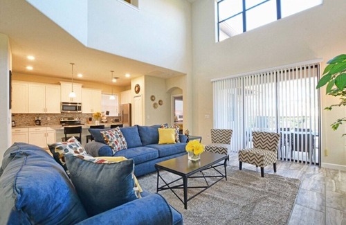 Loughman House | Spacious & Bright 5 Bedroom Home! Family Resort with a Ton of Amenities! Close to Clubhouse, Free Wifi!
