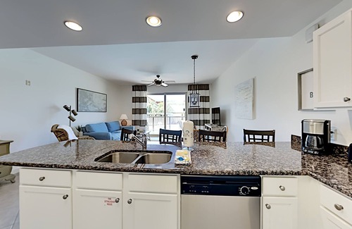 Fort Walton Beach - Destin Condo | Spacious condo w. pool views + private beach access