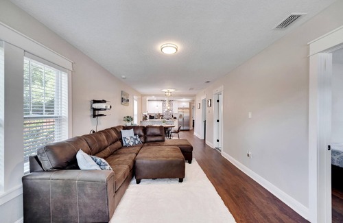 South Seminole Heights House | Spacious Getaway - Cozy & Modern - Backyard Dreamn
