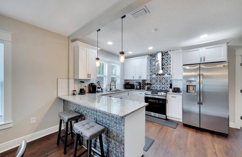 South Seminole Heights House | Spacious Getaway - Cozy & Modern - Backyard Dreamn