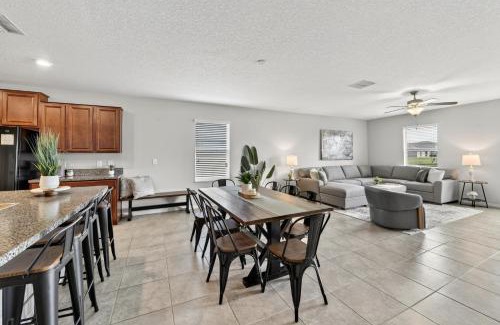Ruskin House | Spacious Getaway Near Apollo Beach home