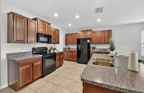 Ruskin House | Spacious Getaway Near Apollo Beach home