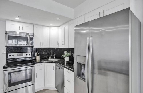 Mid Beach Apartment | Spacious Ocean View Condo/Beach Service/509
