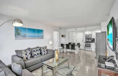 Mid Beach Apartment | Spacious Ocean View Condo/Beach Service/509