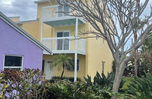 Melbourne Beach House | Spacious Oceanview located directly across from beach access - remodeled WIFI