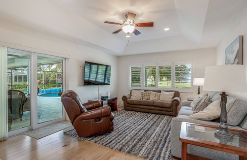 Lely Golf Estates House | Spacious, Snowbird-Friendly Gem with Golf Course & Pond View plus a Private Pool