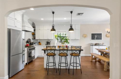 Old Northwood House | Spanish Charm 4br Guest House Private Yard