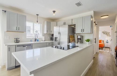 Dunedin Condo | Spotlessly Clean Comfy King Beds 1 Mi To Honeymoon Isle Beach Pass Included