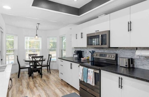 Brooksville House | 🏡 Spring Hill Golf & Pool Retreat – 4 Bedrooms