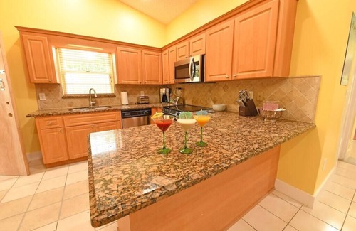 West Little Havana House | Spring Sale | Huge backyard | 2 Beds Apartment | Calle Ocho| South Beach 12min