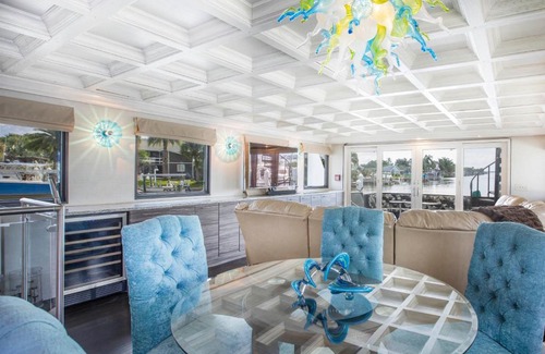 St. Petersburg - Clearwater House | St Petersburg Luxury Yacht Sleeps 8