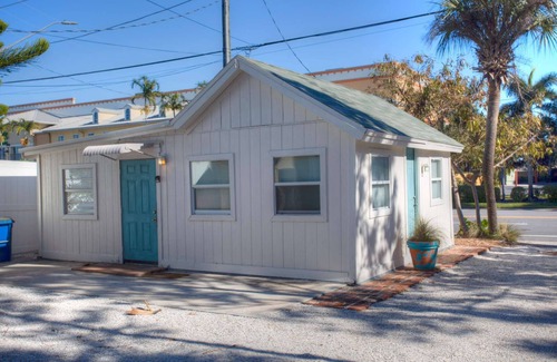 Treasure Island House | Steps to Sand - Standalone Beachfront Cottage w/Picnic Area & BBQ Grill Nearby Grocery