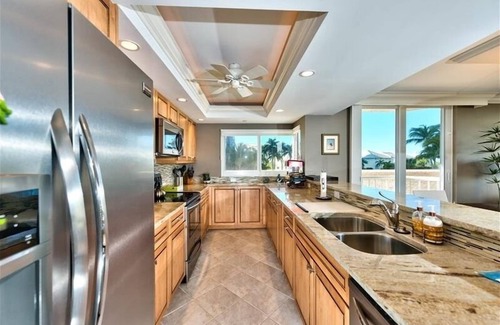 Park Shore Condo | Steps to the beach w/a beautiful pool view CL0101
