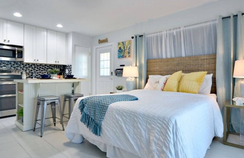 Redington Shores Apartment | Studio by the Sea: Mahi Tide - Just Steps to the Beach!
