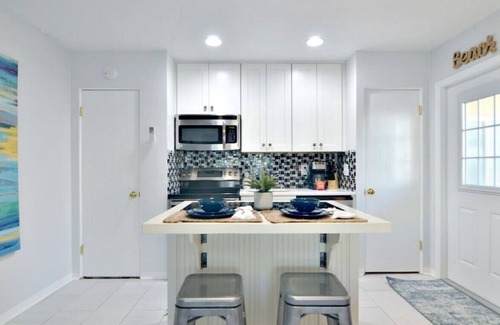 Redington Shores Apartment | Studio by the Sea: Mahi Tide - Just Steps to the Beach!