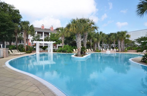 Baytowne Wharf Condo | Studio ~ Kitchenette ~ Family Friendly ~ Community Pool ~ Fitness Center