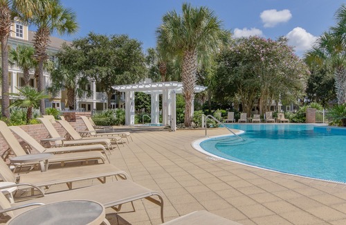Baytowne Wharf Condo | Studio ~ Kitchenette ~ Family Friendly ~ Community Pool ~ Fitness Center