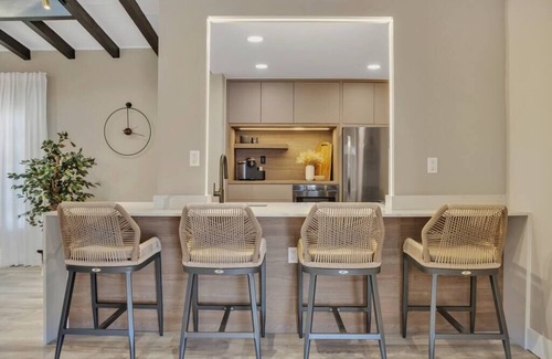 Wilton Manors House | Stunning 2 Story Villa with Pool