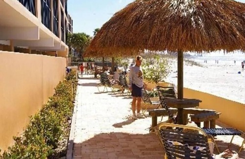 Madeira Beach Condo | Stunning 3 bed/2 bath beachfront condo in Madeira Beach, FL