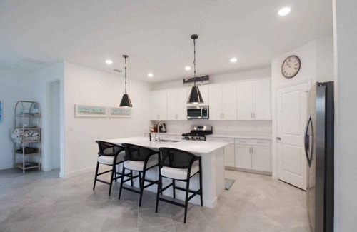 Lakewood Ranch House | Stunning 3BR pool home in resort like Lorraine Lakes - Casa De Bleu