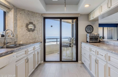 Daytona Beach Shores Condo | Stunning Beachfront Retreat 2 bed 2 bathroom.