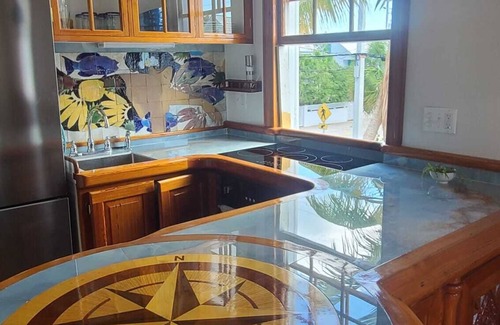 Historic Seaport Apartment | STUNNING! HEART OF OLD TOWN!: Walk to Duval and Historic Seaport in minutes.