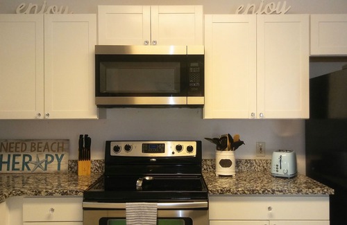 Clearwater Condo | Stunning Luxury "SEA SALT CONDO" mins to Clearwater Beach w/Salt Wtr Pool, Gym