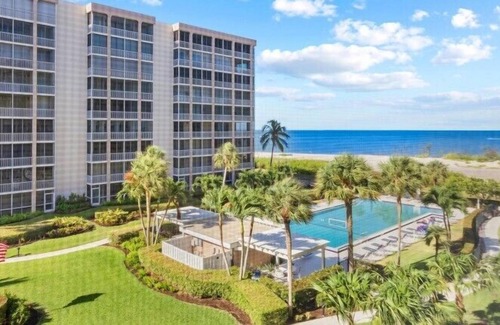South Island Condo | Stylish condo w. water views, resort-style pool