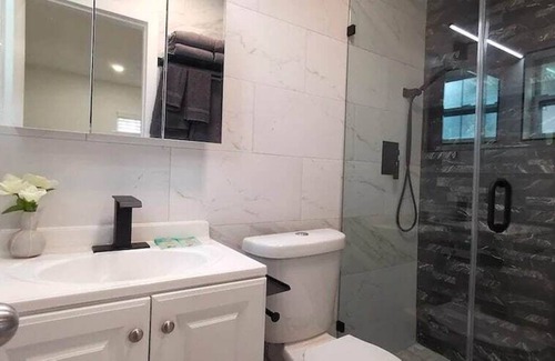 North Corals House | Stylish Modern Retreat with Hot Tub & Free Parking