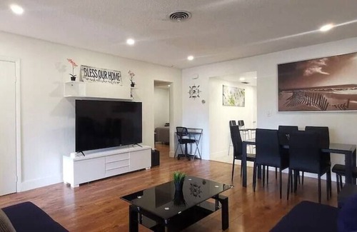 North Corals House | Stylish Modern Retreat with Hot Tub & Free Parking