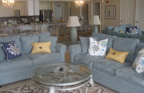 Destin Condo | SUGAR WHITE SAND! RIGHT ON THE BEACH! GREAT VIEWS! FAMILY FUN!